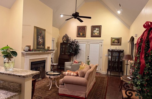 Tupelo House | Charming and Spacious 3-bedroom house in serene Tupelo