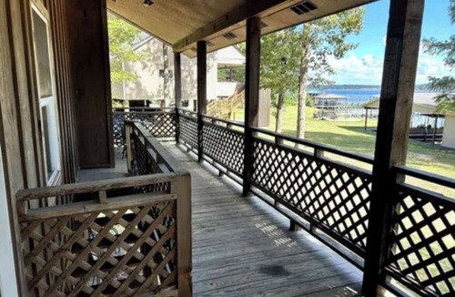 Farmerville House | Charming lakefront 2-bedroom house in Farmerville, Louisiana
