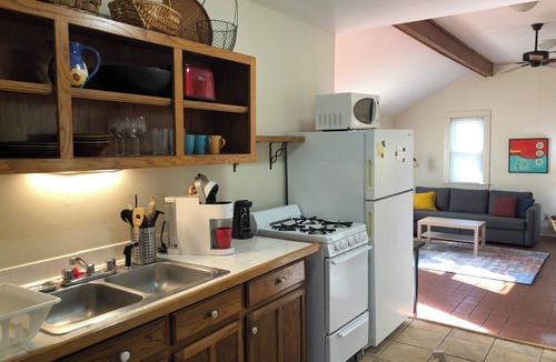 Midtown Cottage | Charming!nA Midtown cottage in the center of it all!