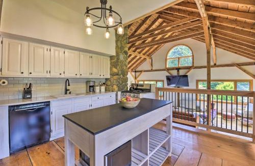 Waitsfield House | Charming Waitsfield Escape: 10 Mi to Sugarbush!