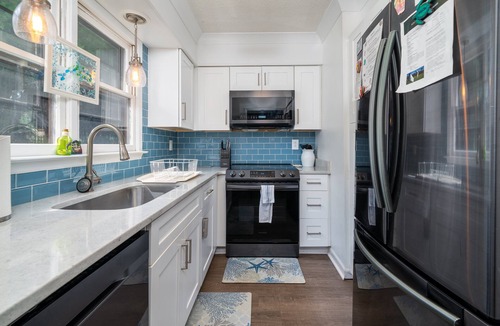 Tarpon Pond Cottage | Cheerful 3BR/2BA Cottage on Golf Course! Amenity access included! Pet Friendly-1 dog!