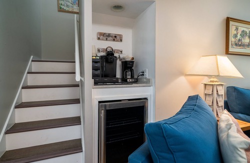 Tarpon Pond Cottage | Cheerful 3BR/2BA Cottage on Golf Course! Amenity access included! Pet Friendly-1 dog!