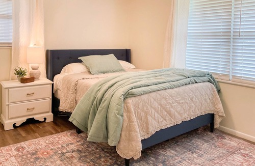 Hattiesburg House | Cheerful Midtown Home near USM & Hospital-Sleeps 8