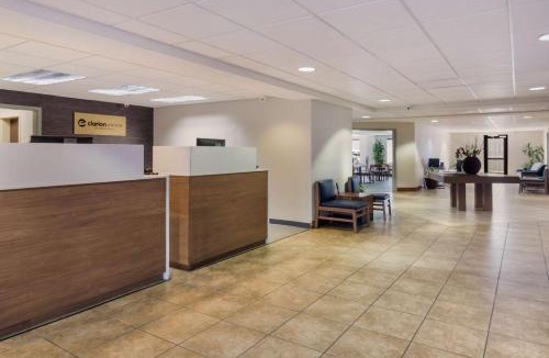 West Ashley Hotel | Clarion Pointe Charleston - West Ashley
