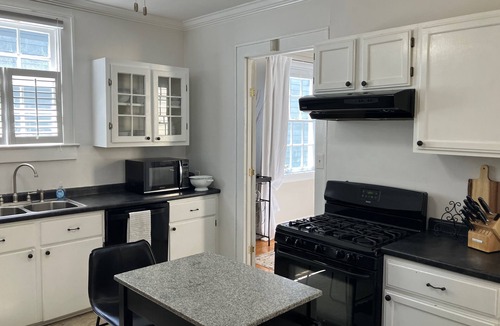 Carrollton House | Classic 2bd/1ba Carrollton Cottage near Streetcar line & River