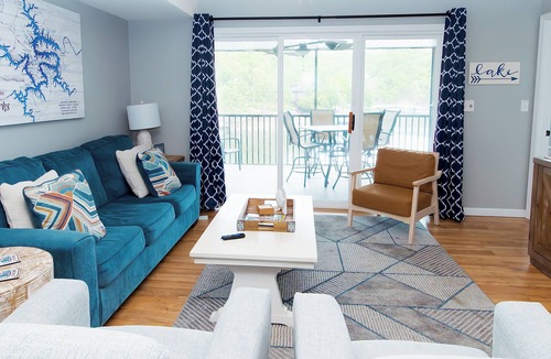 Lakeland Condo | Clean 2BD 2BA Condo w Slip - 5 Minutes to Bagnell Dam! Plus Pool & Swim Dock!