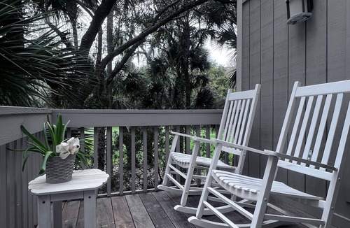 Seabrook Island Villa | Colorful Treehouse by Sandpiper | Near Beach