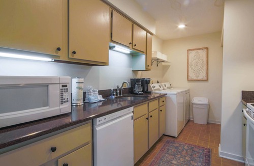 Sea Pines House | Community Pool & Tennis Courts; Ground Floor Villa w/Wooded Lagoon View; Easy Harbourtown Access!