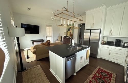 Madison House | Cozy 2-bedroom Carriage house on the Ross Barnett Reservoir
