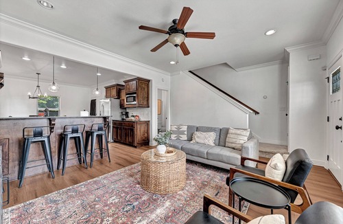 Fayetteville House | Cozy 3-bedroom Townhouse, Walk to Razorback Games! 3 Parking spots!