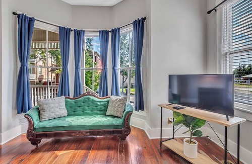 Savannah Victorian District Condo | Cozy and Comfortable, 2 bedroom, screened porch, Walk to Forsyth Park
