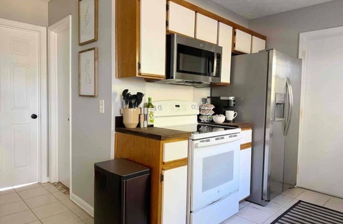 Whitemarsh Island House | Cozy Cottage Near Beach & Downtown Dog Friendly!
