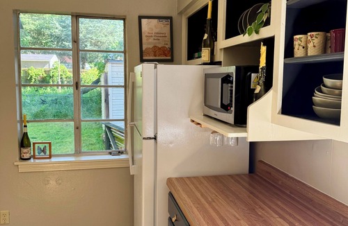 North Little Rock House | Cozy cottage-style retreat in a quiet North Little Rock neighborhood