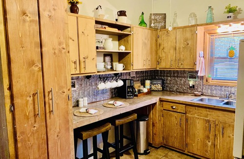 Hot Springs Cottage | Cozy, Country Cottage close to Oaklawn, near Bypass