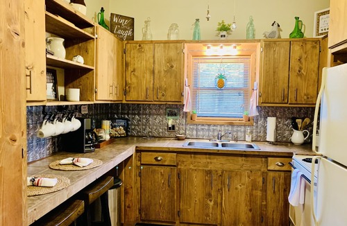 Hot Springs Cottage | Cozy, Country Cottage close to Oaklawn, near Bypass
