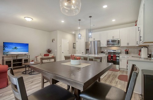 North Charleston House | Cozy Cove with Lake Access 15 Min from Dwntwn