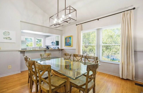 South Beach House | Cozy Dog-Friendly Cottage Near Salty Dog Cafe