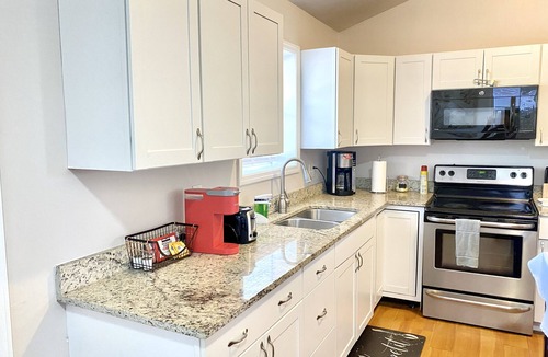 North Charleston Apartment | Cozy/Entire 2 Beds & 1 Bath Apartment. Private Entry.15 min from Airport