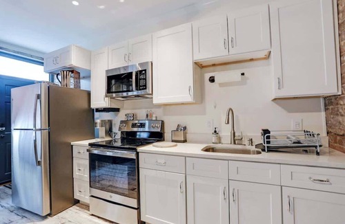 Historic District - North Cottage | Cozy Historic 1790 Guest House Steps to River St