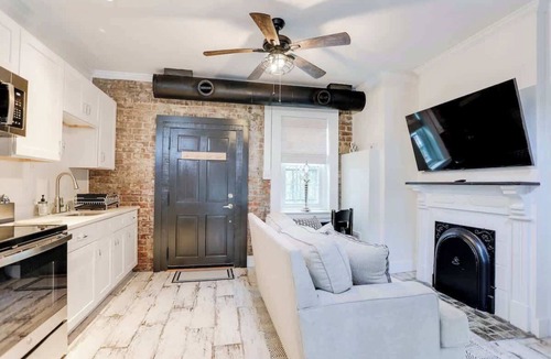 Historic District - North Cottage | Cozy Historic 1790 Guest House Steps to River St