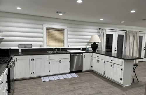 Lacombe Cabin | Cozy Log Cabin Getaway, Lacombe LA