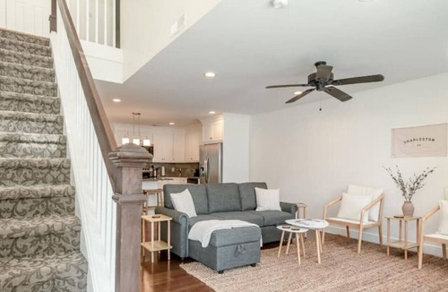 North Charleston Villa | Cozy, Modern Townhome - Walk to Park Circle!