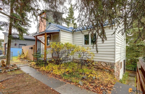 South Addition House | Cozy Private Cottage- 5 min. walk to Coastal Trail, Restaurants, Park Strip