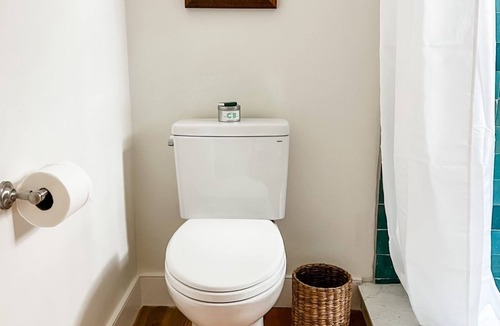 Old Village House | Cozy Village Inn- 5 min from beach!