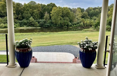 Glenwood House | Crawford's Lookout a.k.a-CLO ~ Private RiverFront ~ Outdoor Entertainment Patio