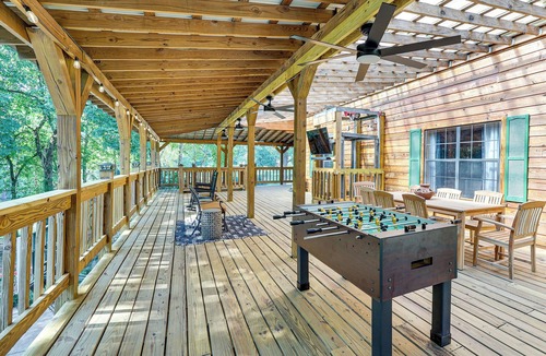 Royal Cabin | Creek Access, Games: Family-Friendly Royal Retreat