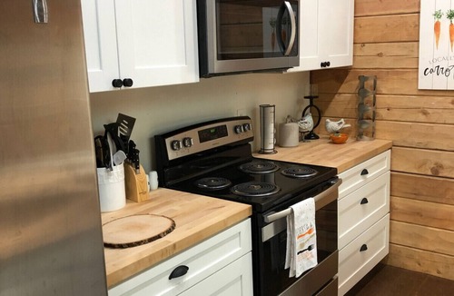 Ellijay Cabin | Creekside Modern Cabin Forest Escape in Ellijay