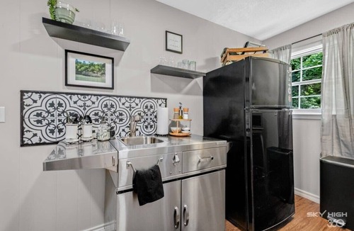 Rogers Cottage | Creekside Oasis w/Pool & Hot Tub near Beaver Lake