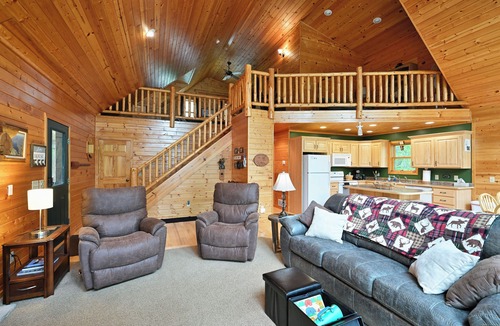 Markville Cabin | Crystal-Clear Ham Lake Family Cabin, Deck, Water Toys, 2 Hours from MSP