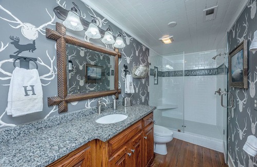 Orangeburg County Cabin | Cypress Creek Lodge - Spacious 8 bedroom 7 bathroom lodge