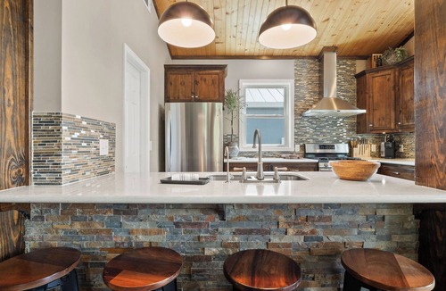 Negreet House | Déjà Blue plus Guest House, Wi-fi, Pier, Stunning Views, Cozy Neighborhood