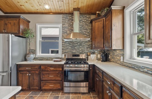 Negreet House | Déjà Blue plus Guest House, Wi-fi, Pier, Stunning Views, Cozy Neighborhood
