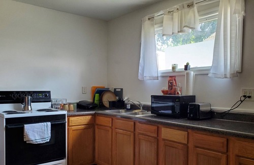 North Charleston Apartment | Detached Studio w/house accommodations - 9 min from airport/15 min from downtown