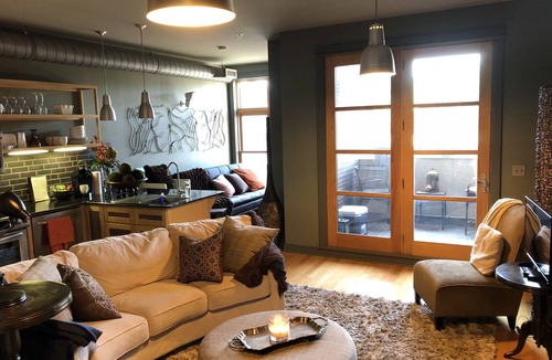 Fayetteville Condo | Dickson Street Wine Retreat | Steps from University of Arkansas campus!
