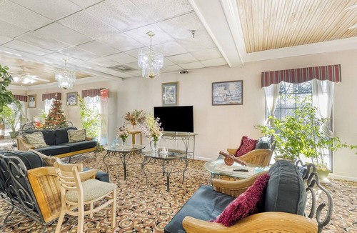 Grenada Hotel | Dining, Fuel, and Comfort All Near This Clean Budget Room in Grenada