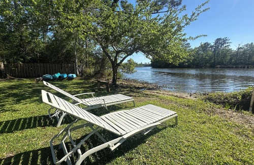 Biloxi Cabin | Disc golf, kayaks, or fish on private Cabin! Near stores, casinos, beaches!