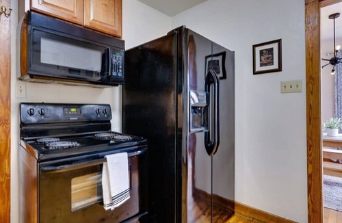 Savannah House | Dock & Volleyball! Near Downtown - Golden Getaway