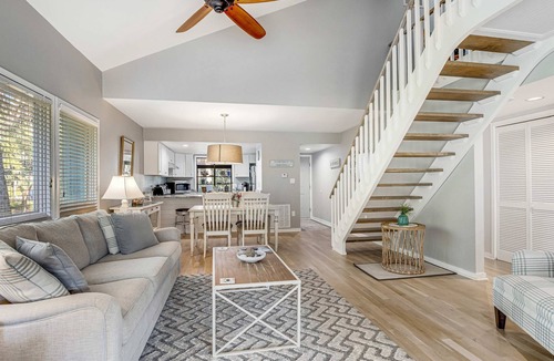 Ocean Ridge Condo | Dog-friendly beach home with screened porch, charming interior, & W/D