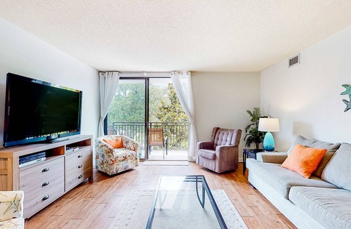 Harbour Town Condo | Dog friendly coastal condo water views, balcony, WD, & AC