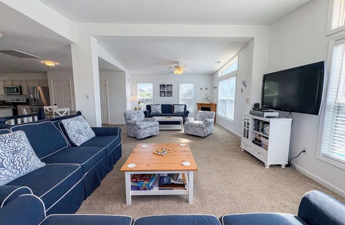 Carolina Dunes House | DOLPHIN DUNES - 7 BR Oceanside Retreat In DUCK - Pool, Dogs allowed