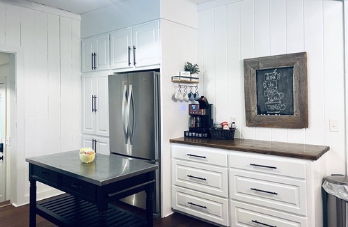 Flora House | Down on the Corner In the heart of Flora with great outside space!