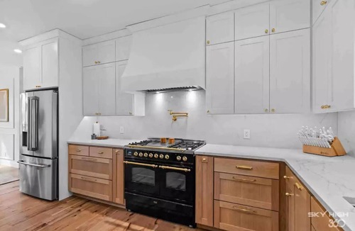 Bentonville House | Downtown Bentonville Coler Manor @Coler Bike Trail! 3 En Suite Bathrooms