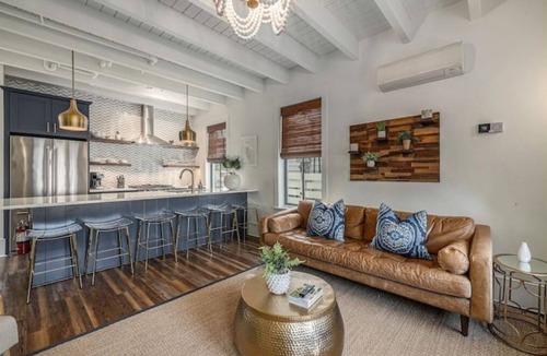 Cannonborough Elliotborough House | Downtown Charleston! One block to King St. Free parking for two vehicles