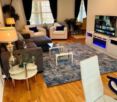 Charleston Apartment | Downtown Historic Charleston Modern Chic 2 bedroom 2 baths