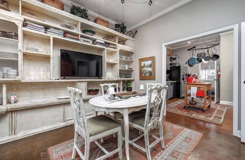 Hot Springs Apartment | Downtown Hot Springs! Spacious outdoor area! Walking distance to bathhouse row.