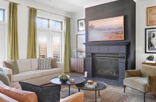 Hitch Village - Fred Wessels Homes House | Downtown Riverfront Luxury, Steps to River Street